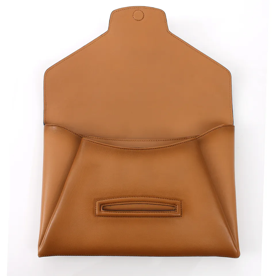 Antigona Medium Clutch