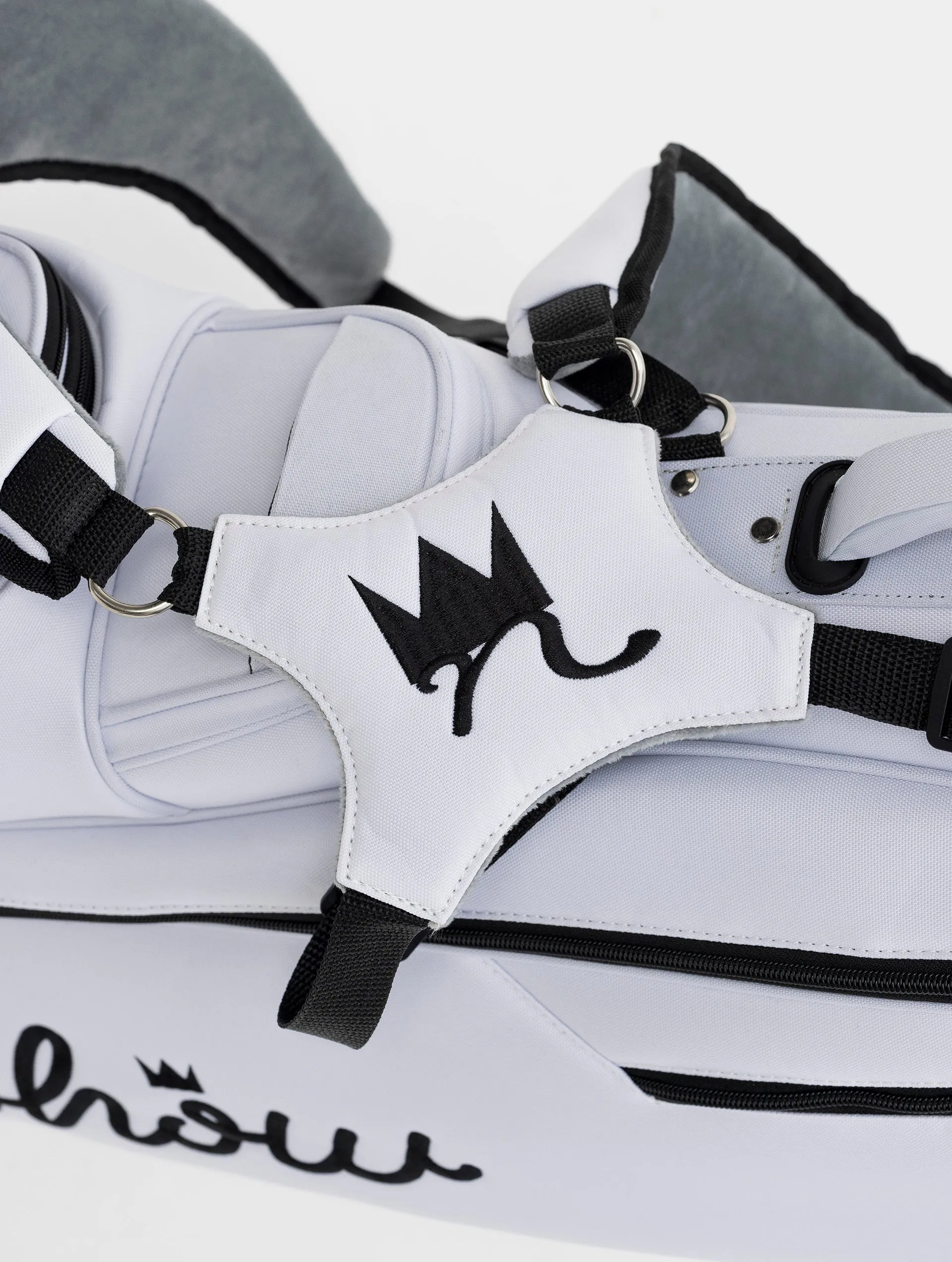 NOHOW MINIMALIST GOLF BAG IN WHITE AND BLACK