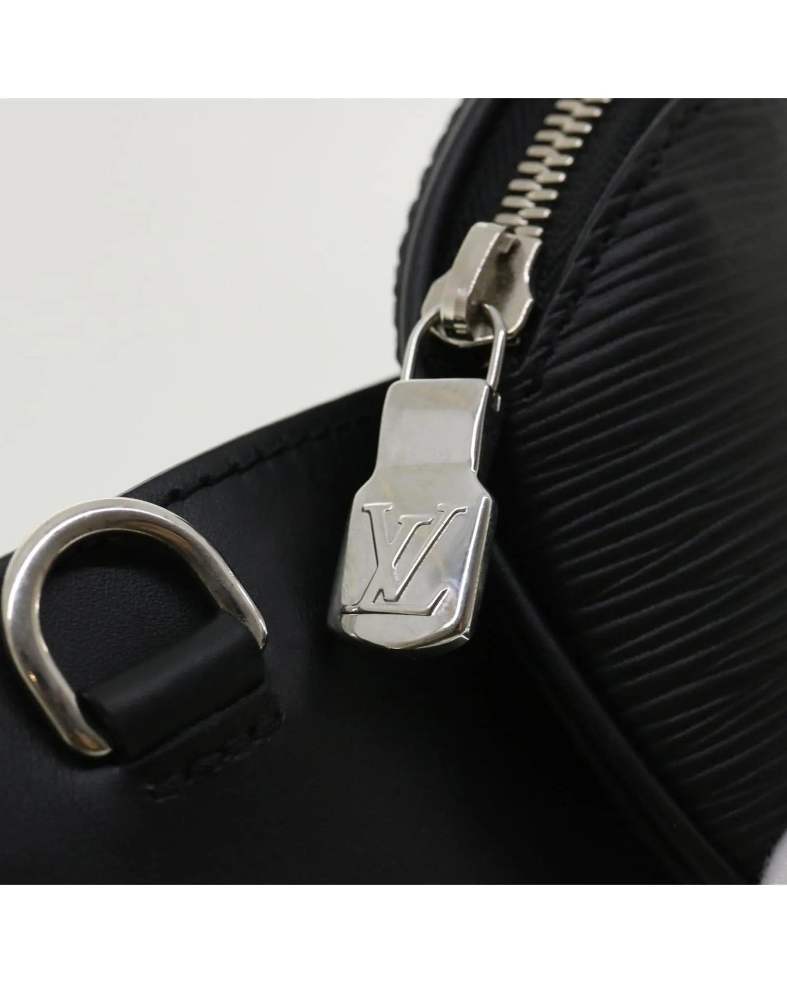 Stylish Epi Leather Circle Bum Bag for Fashionable Convenience