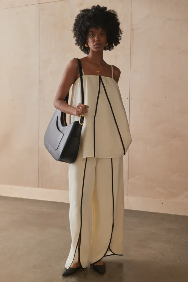 The Akela Tote Black