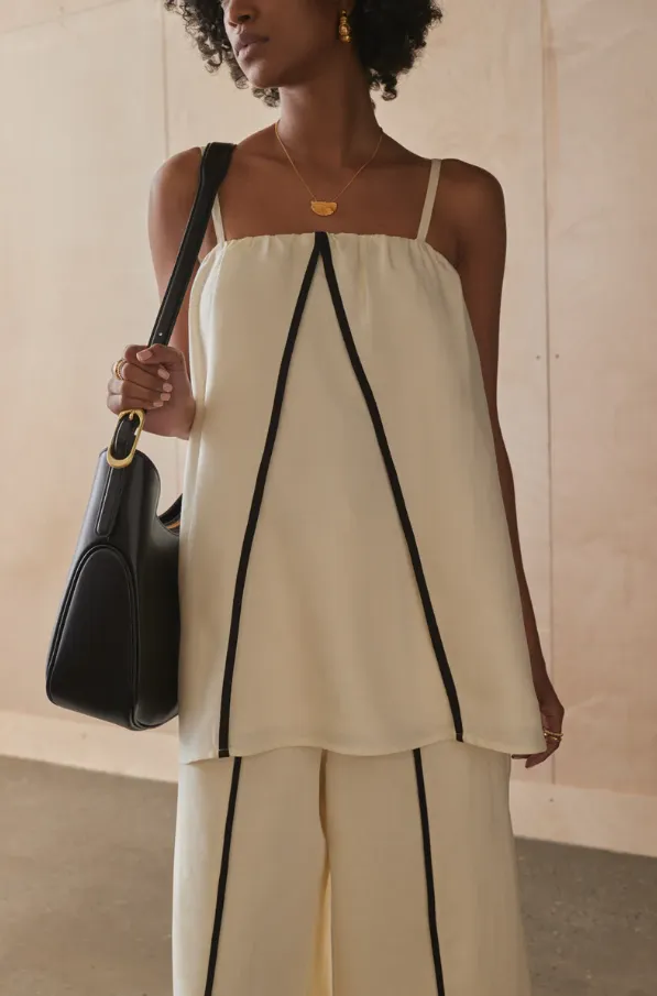 The Akela Tote Black