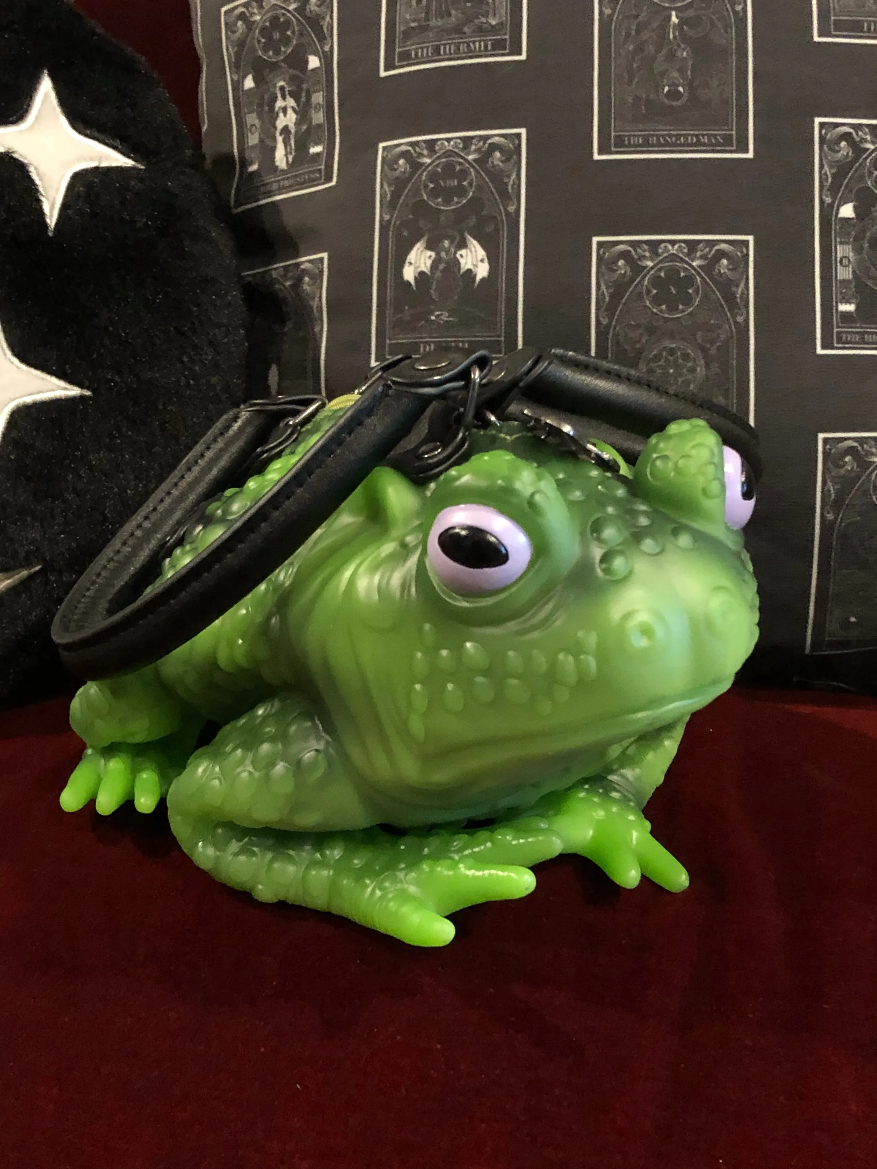 Windy Willow Toad Purse