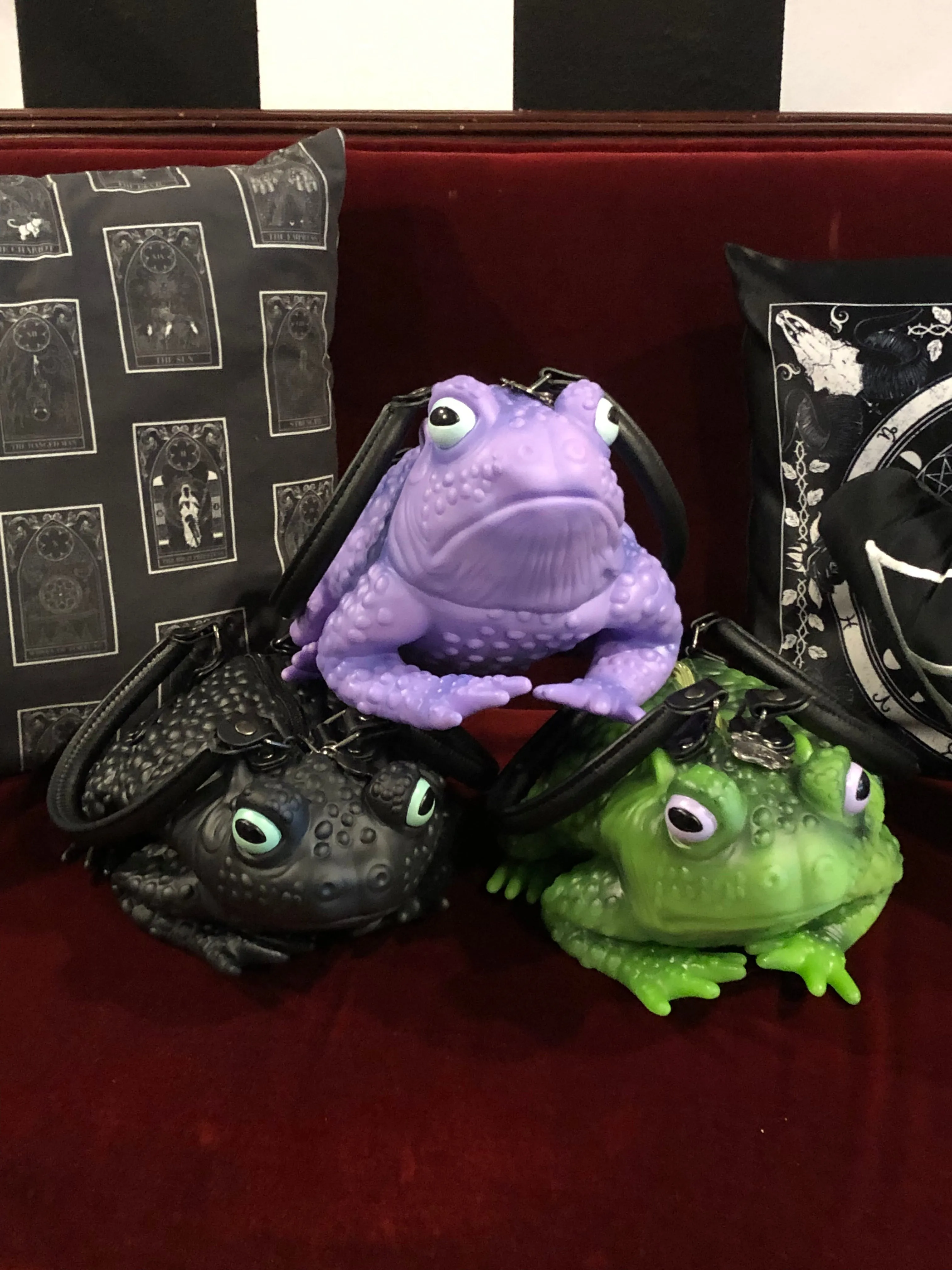 Windy Willow Toad Purse
